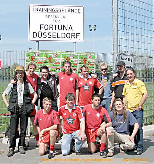 Ein paar Bandmitglieder vom Kapellencup zusammen mit Spielern der Fortuna Düsseldorf