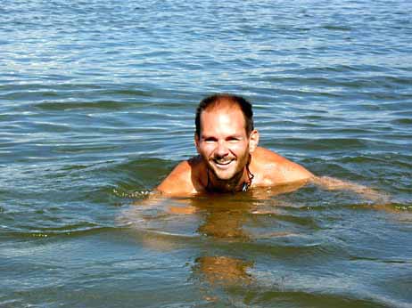 hierschwimmtdermichaelimrheinundplantdaswiufestzufotografieren